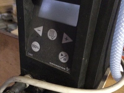 Verrijdbaar doseervat met doseerpomp en vulpistool - Foto 4