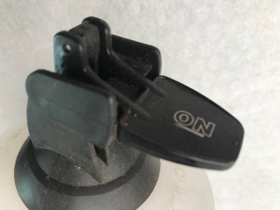 Dosatron-doseerpomp WIT voor agressieve voorbehandelingsmiddelen met aan-/uitknop (2 stuks) - Foto 4
