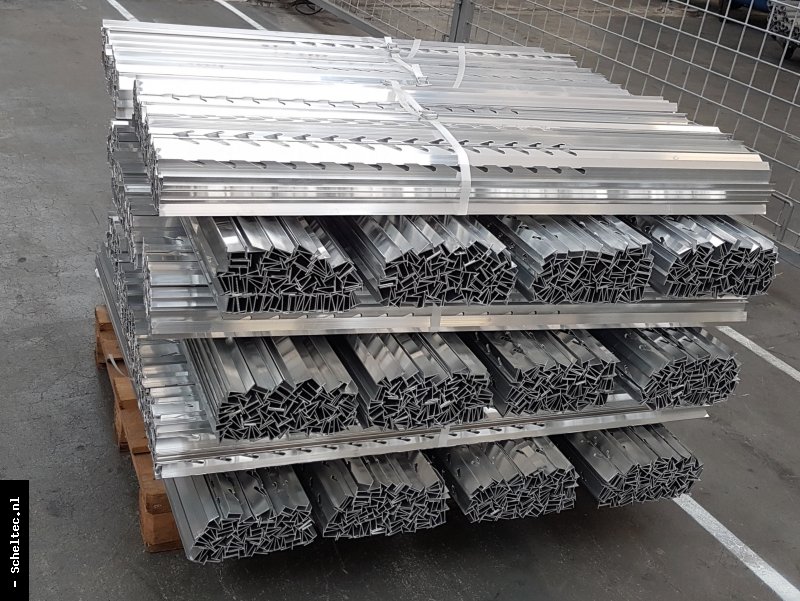 Aluminium sleufpaal in diverse uitvoeringen voor gewasondersteuning