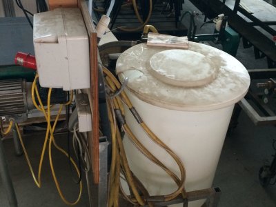 Emmervuller met vulpistool, hydrofoor/drukpomp en Grundfos-doseersysteem (Pulspomp, type DME) - Foto 6